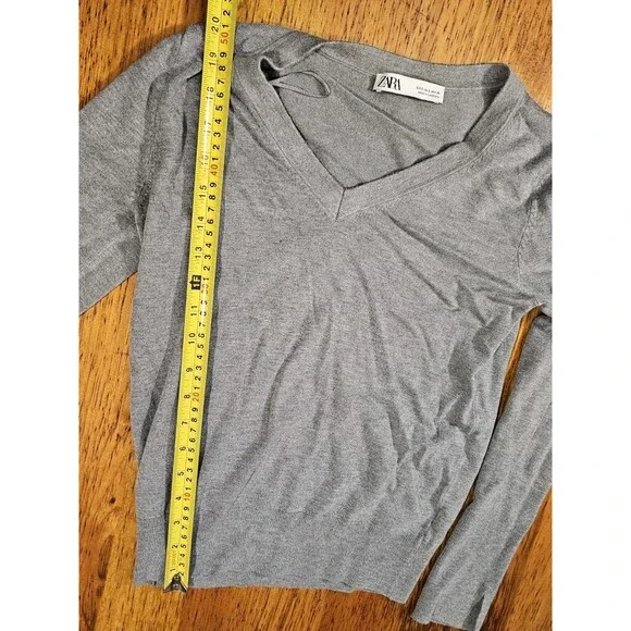 ZARA Basic V-Neck Knit Sweater Gray Size Small EUC Soft Touch Lightweight Stretc - Picture 5 of 8